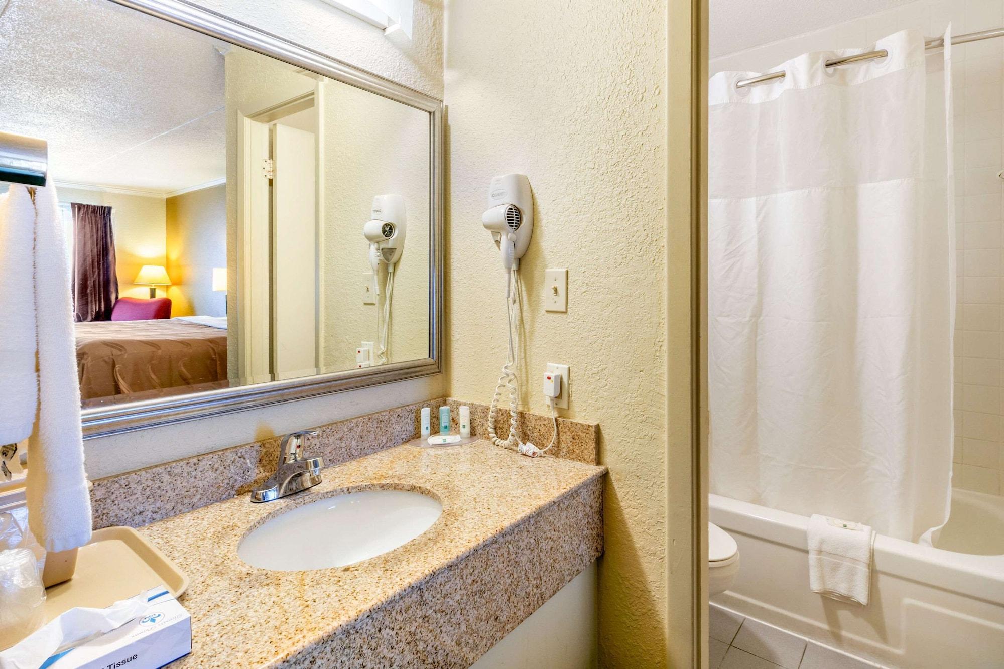 Quality Inn マンチェスター エクステリア 写真