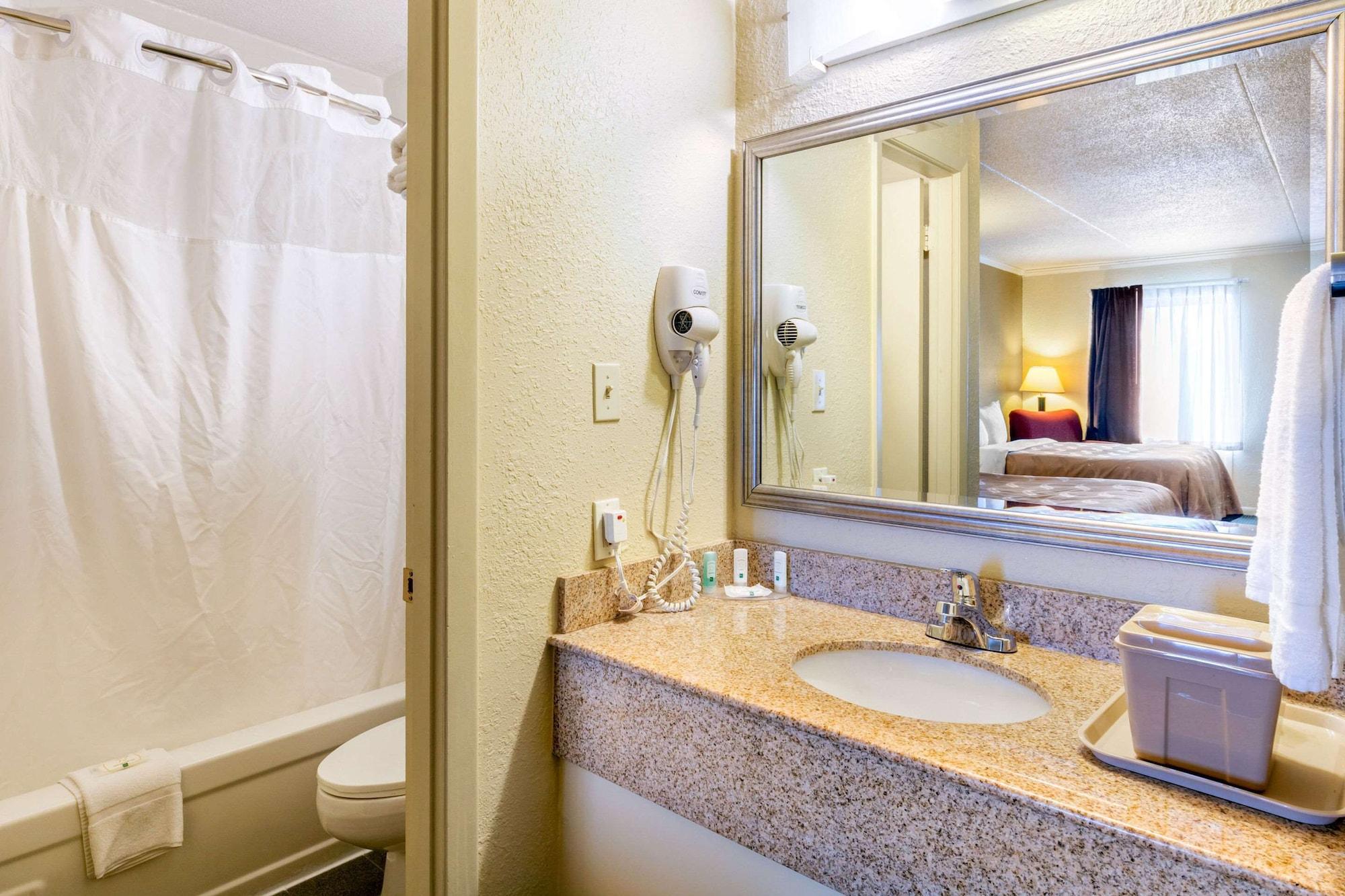 Quality Inn マンチェスター エクステリア 写真